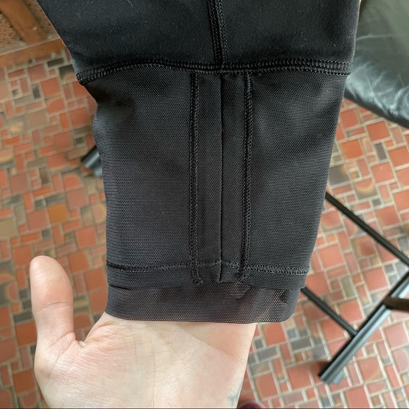 Lululemon cropped leggings with mesh bottoms - Picture 3 of 4